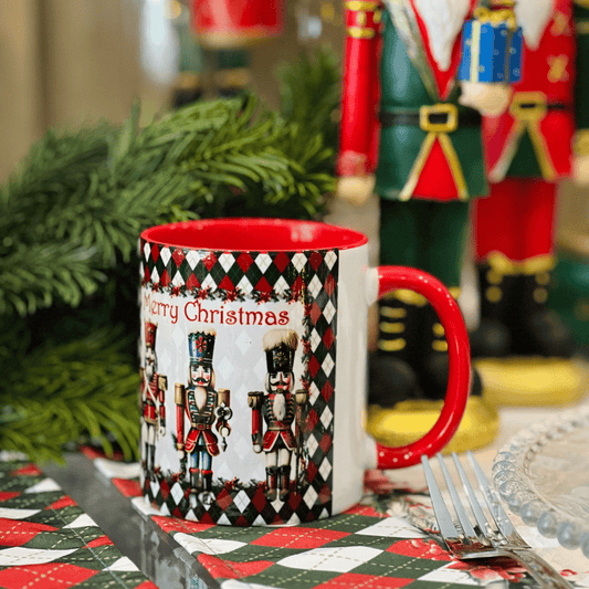 Caneca Natalina de Porcelana Quebra Nozes 300ml