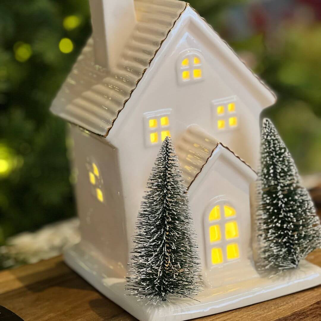 Escultura Casa Decorativa com LED – 21cm