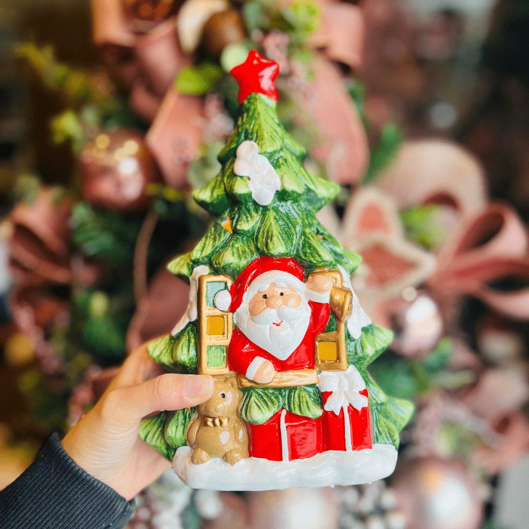 Árvore Com Papai Noel Com Led de Resina 16,8x9,7x24cm