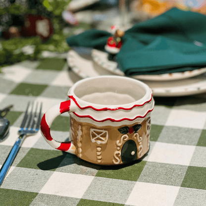 Caneca Natalina de Cerâmica Casa Gingerbread Branca 350ml 7cm