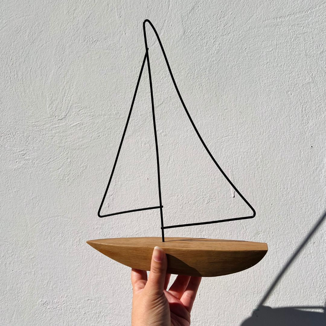 Escultura Decorativa Barco em Polirresina  - 30cm