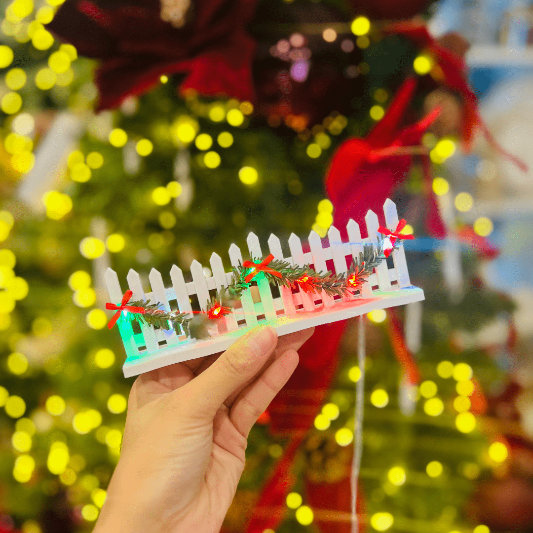 Mini Cerca Natalina Com Festão e Led Branco 16cm