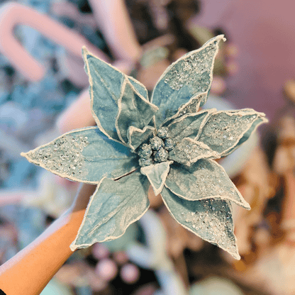 Flor Natalina Poinsetia Aveludada Azul Claro 28x59cm