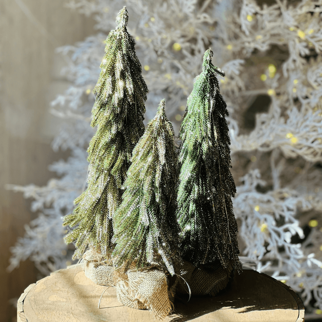 ÁRVORE NATALINA COM LUZ – 34cm