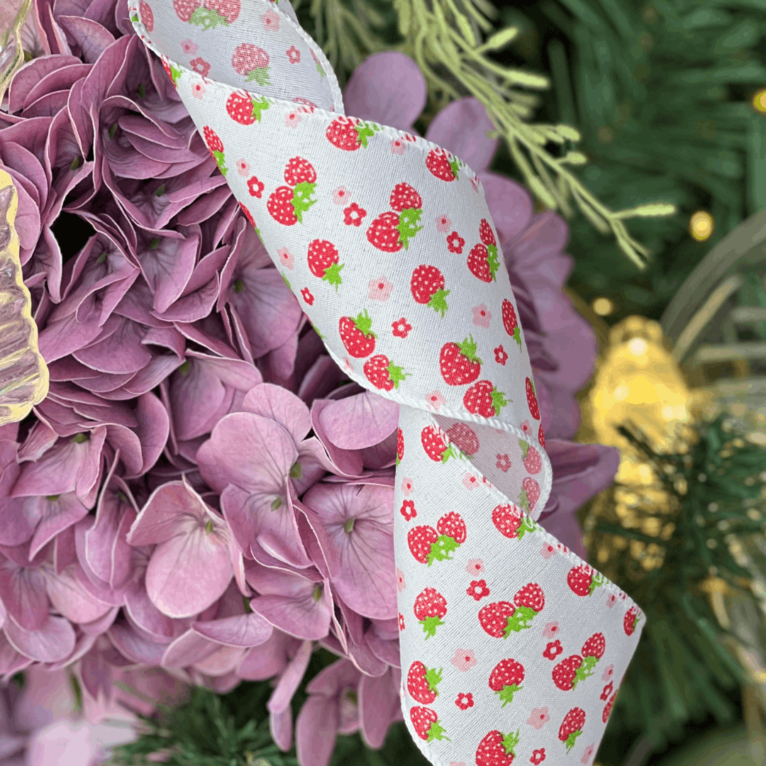 Fita Decorativa Aramada Morangos Branco e Vermelho 6,3cm x 9,14m