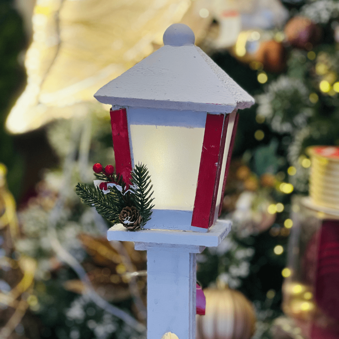 Poste de Madeira Com Led Vermelho e Branco 52cm - Pilha