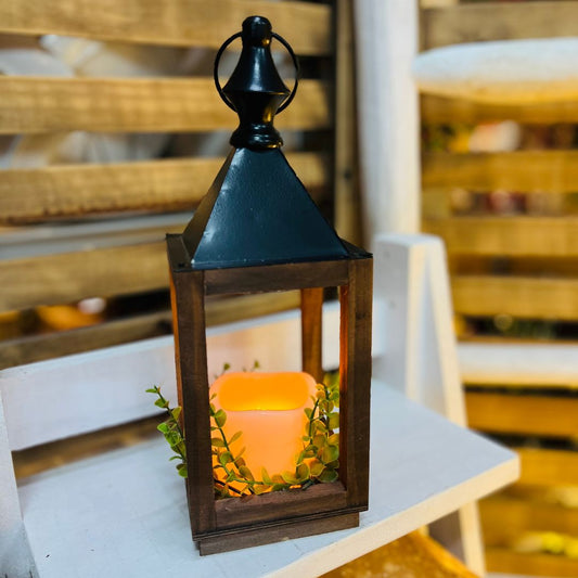 Lanterna Classic em Metal e Madeira | com LED - 31 cm