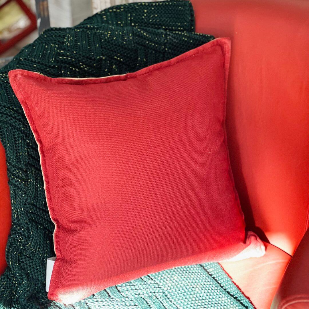 Capa Natalina Marrom Vermelho com Aba – 43 x 43cm