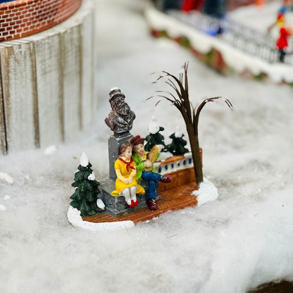 Cenário Natal Casal na Praça 12x11,5x5,5cm