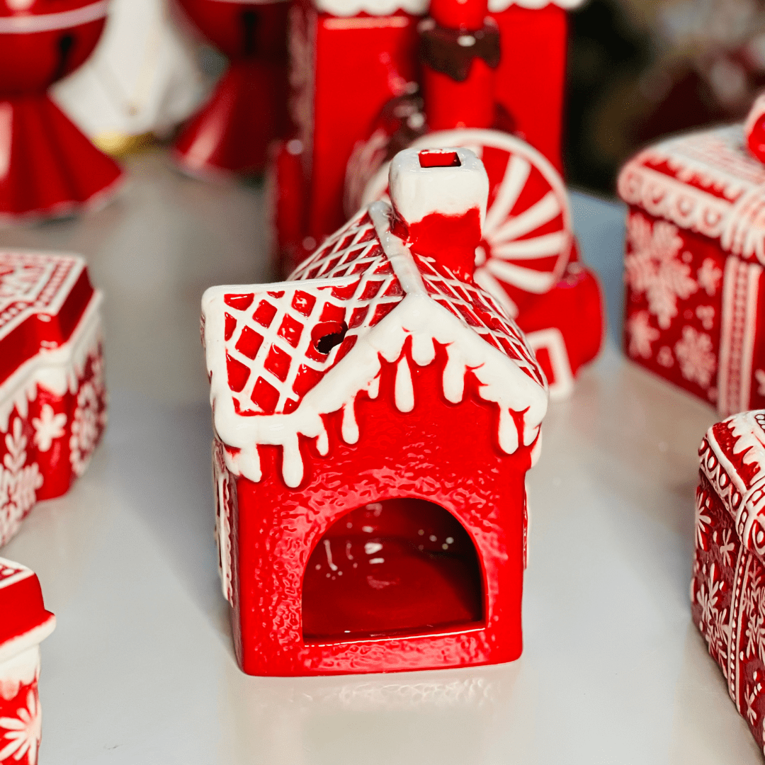Casa Natalina Com Gingerbread Vermelho e Branco de Cerâmica 12x10x18cm