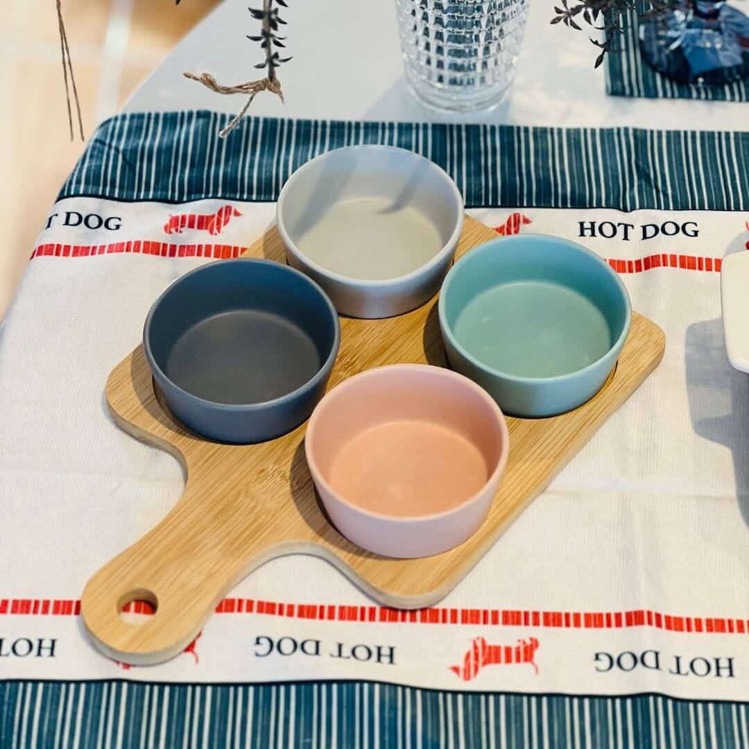 Conjunto Petisqueira Com Bandeja de Bambu e Quatro Potes - 21cmx32