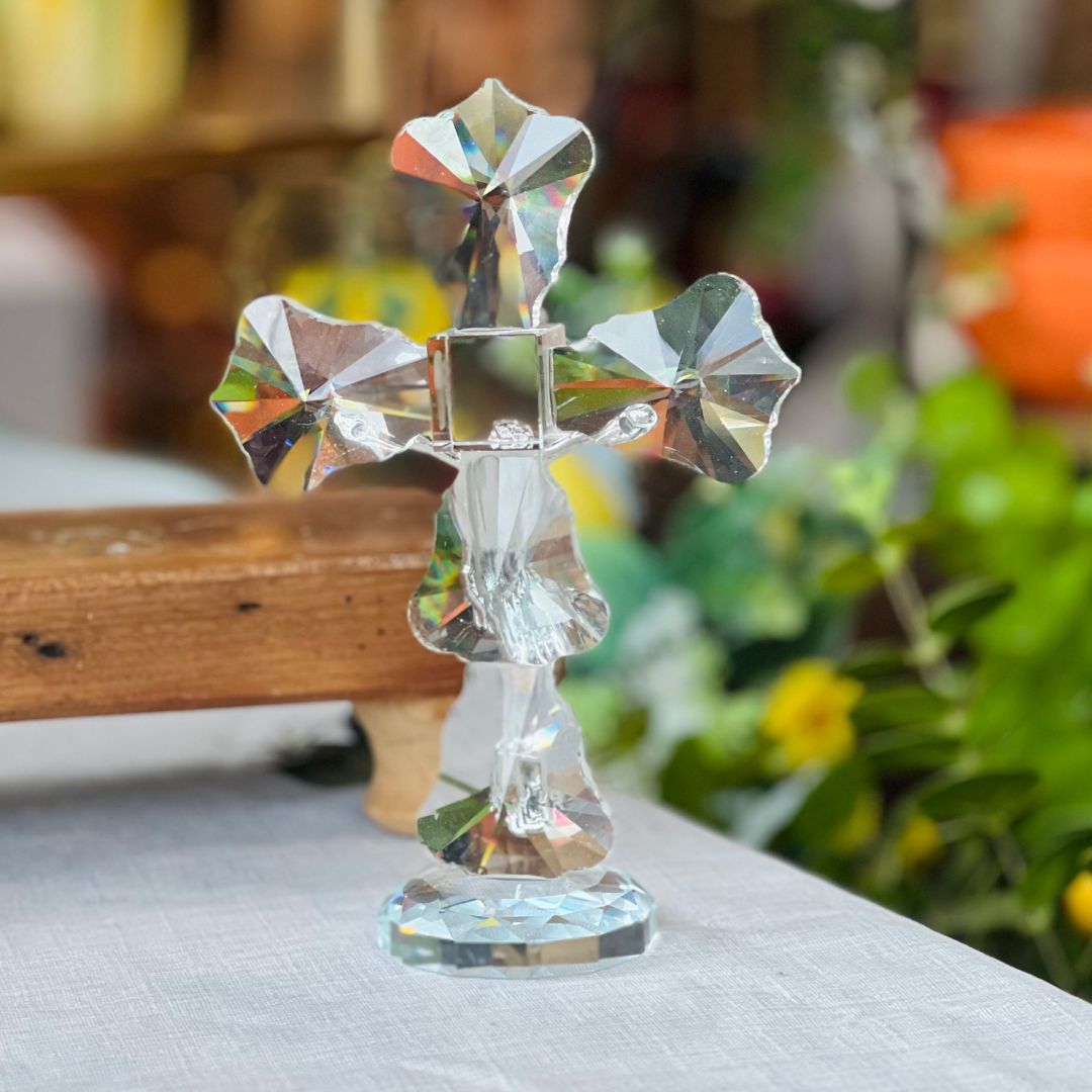 Crucifixo em Cristal Lapidado Ornamental com Base - 20cm