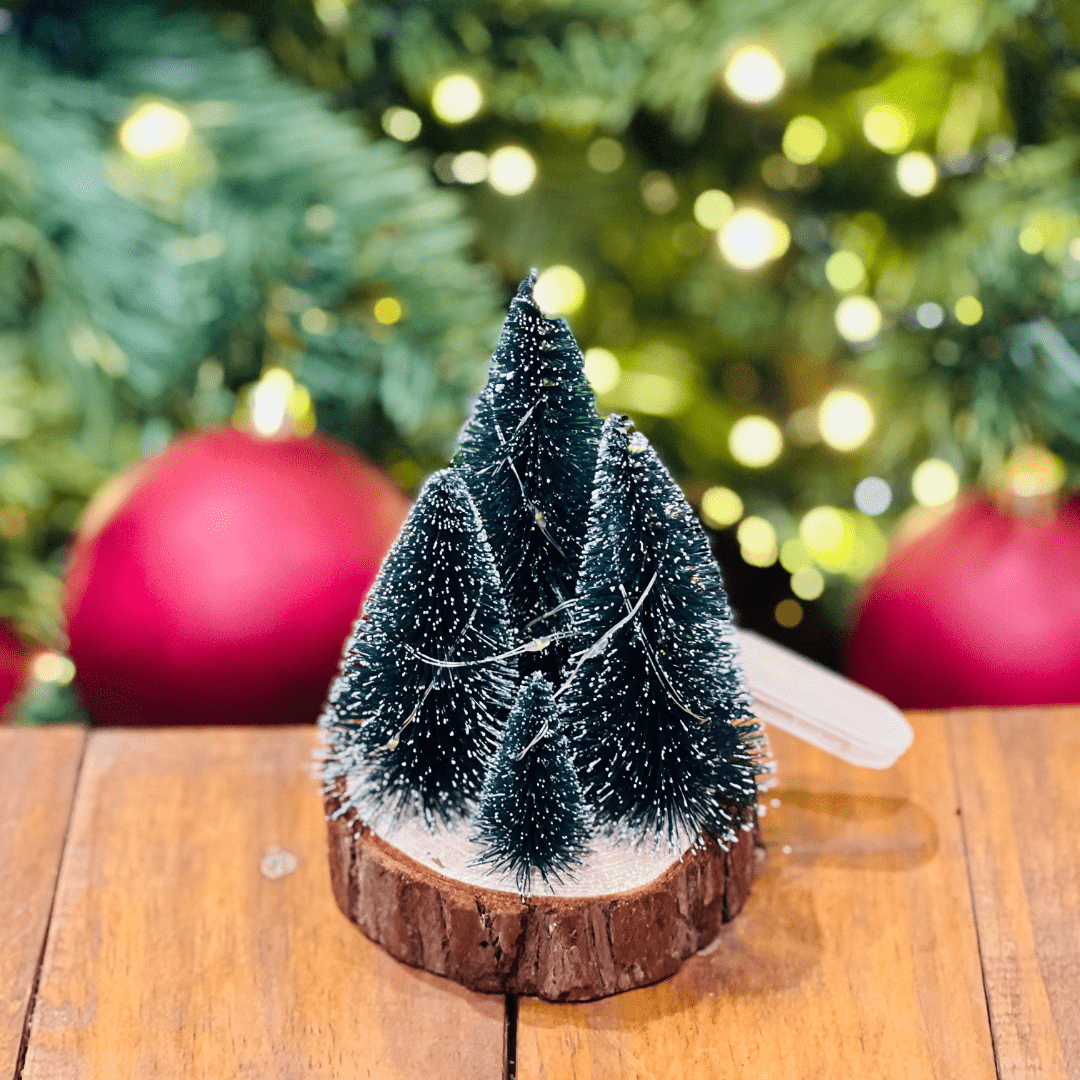 Mini Arvores Nevadas Natalinas no Tronco Com Led 14,5cm
