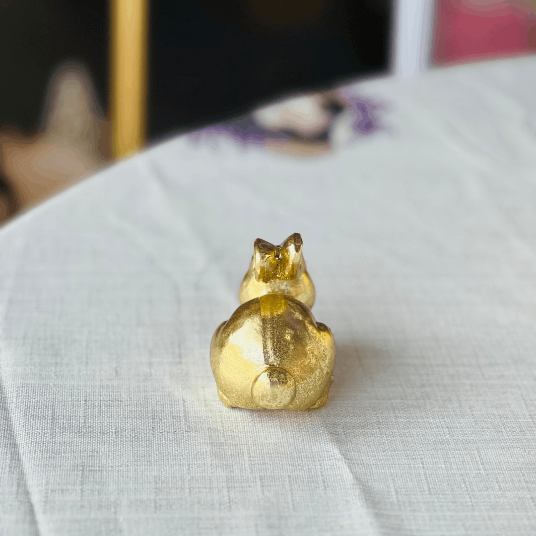 Coelho Dourado de Resina 5x6x10cm