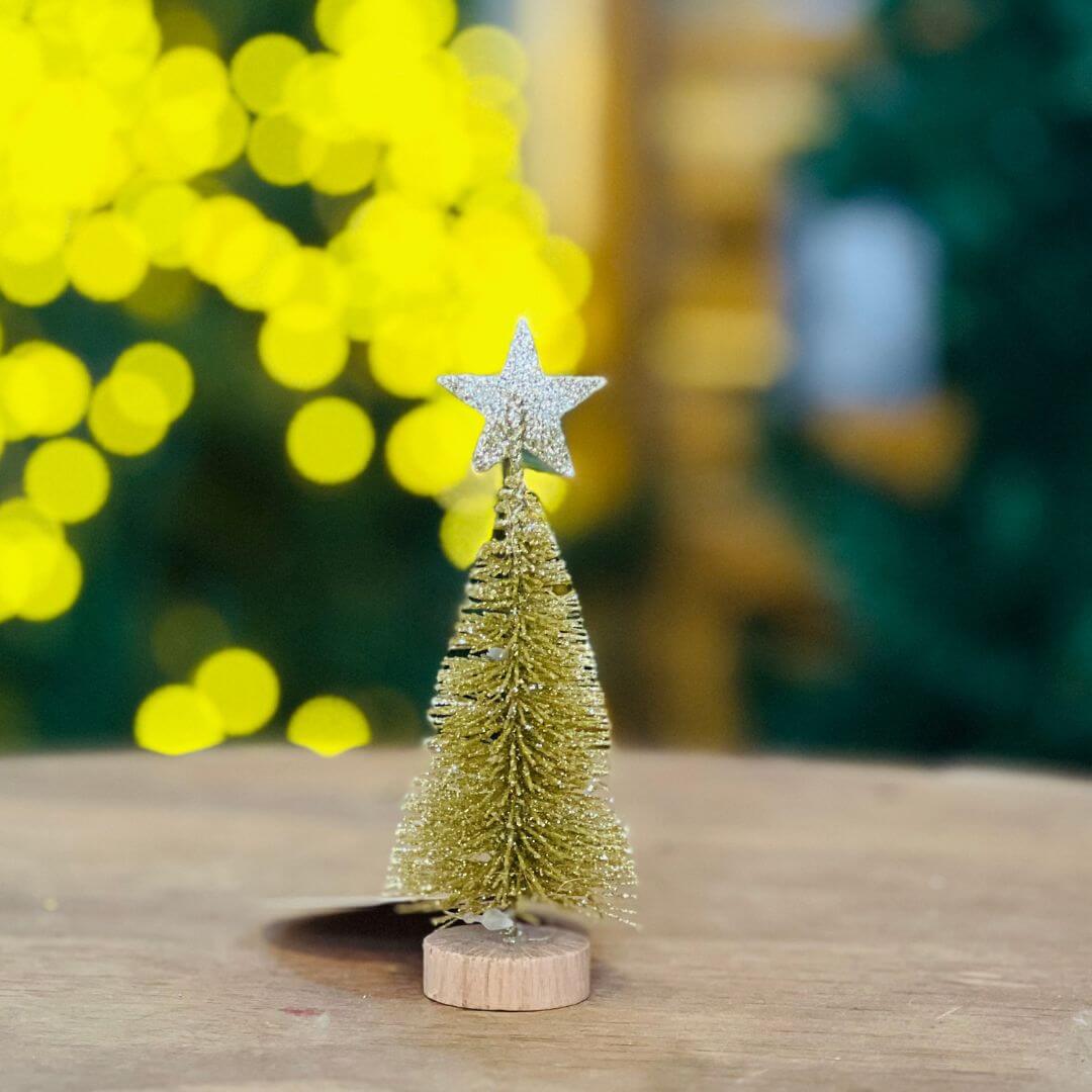 Mini Pinheiro Dourado – 23cm