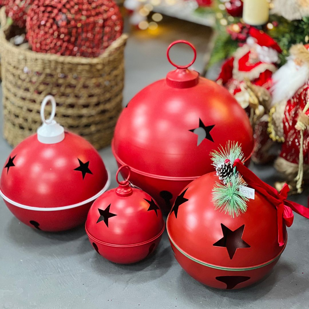 Guizo Natalino de Metal Vermelho Com Corda Veludo 30x30x30cm 