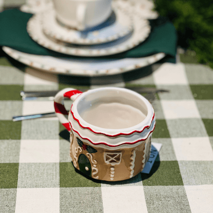 Caneca Natalina de Cerâmica Casa Gingerbread Branca 350ml 7cm