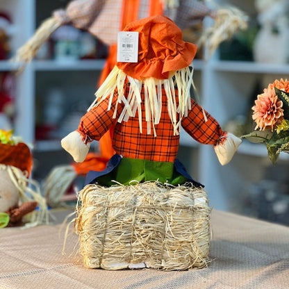 Espantalho Decorativo no Feno Festa Junina Florzinha 60x25cm