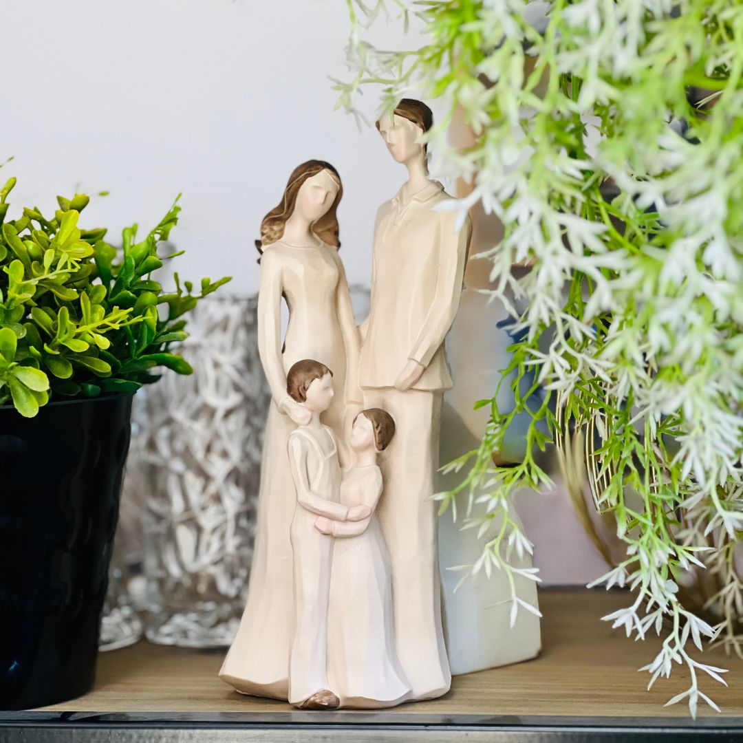 Figura Decorativo Família Com Casal de Crianças - 24cm