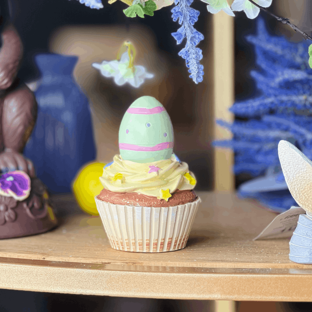 Cupcake Com Ovo Verde e Amarelo de Resina 9x6,2x6,2cm