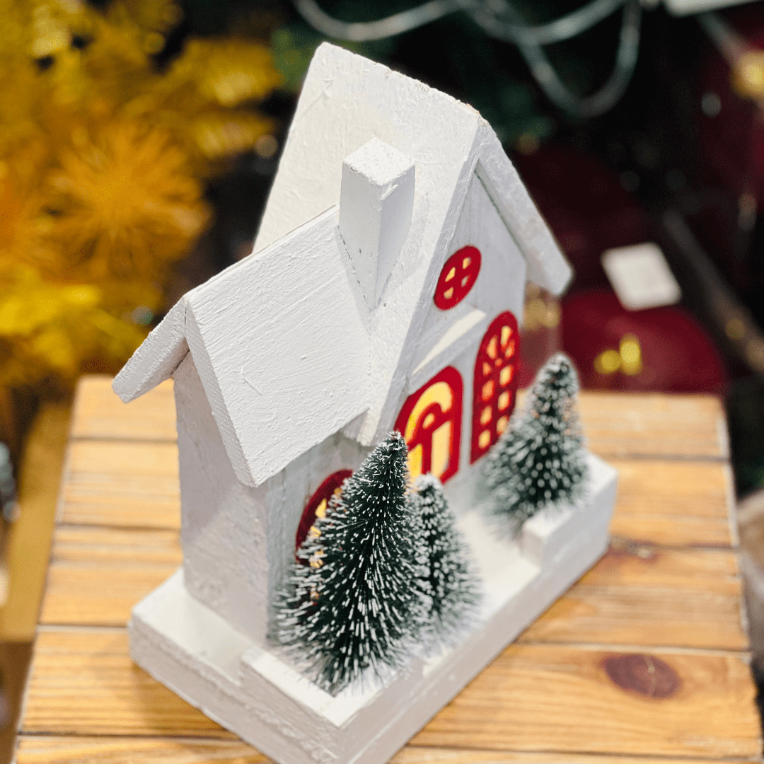 Casinha Com Led Vermelha e Branca de Madeira 27x19cm - Pilha