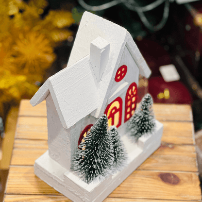 Casinha Com Led Vermelha e Branca de Madeira 27x19cm - Pilha