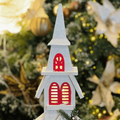 Casinha Com Led Vermelha e Branca de Madeira 56x25cm - Pilha