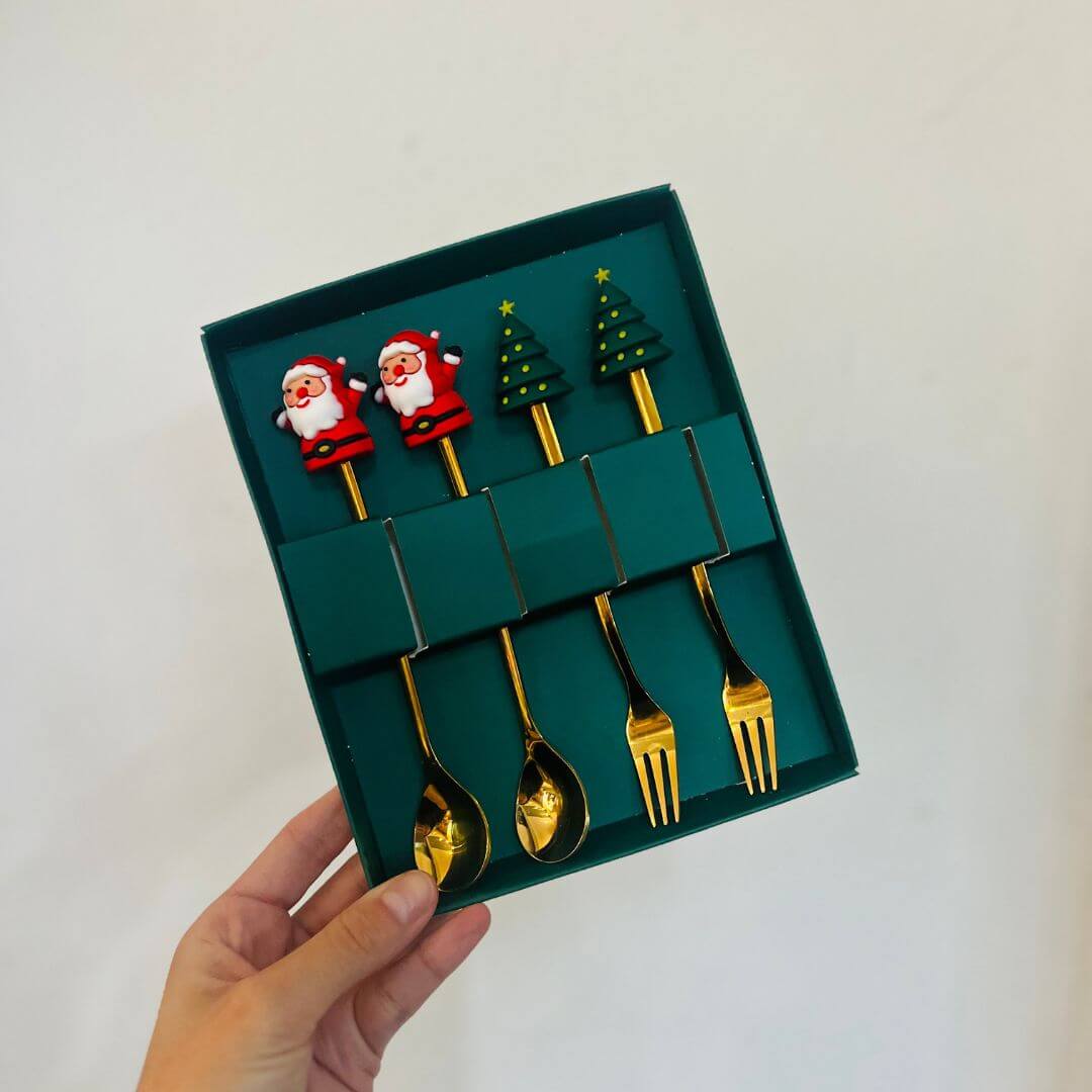 Conjunto com 4 Talheres de Natal Dourado – 15,7cm
