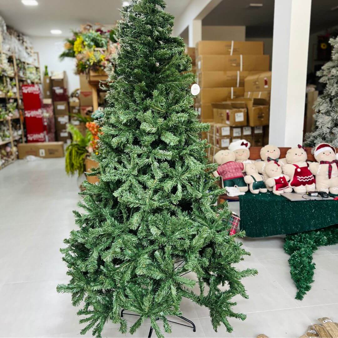 Árvore de Natal Ipanema Verde – 210cm | 1100 Hastes