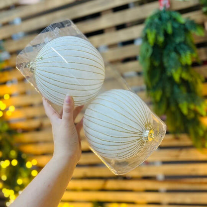 Kit Bola Natalina Decorada de Veludo Branca – 15cm | 2 Unidades