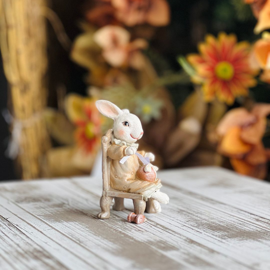Coelho na Cadeira Resina - 17cm