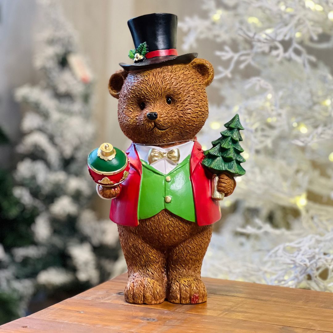 Urso Resina Com Bola e Pinheiro - Alt 34 Cm