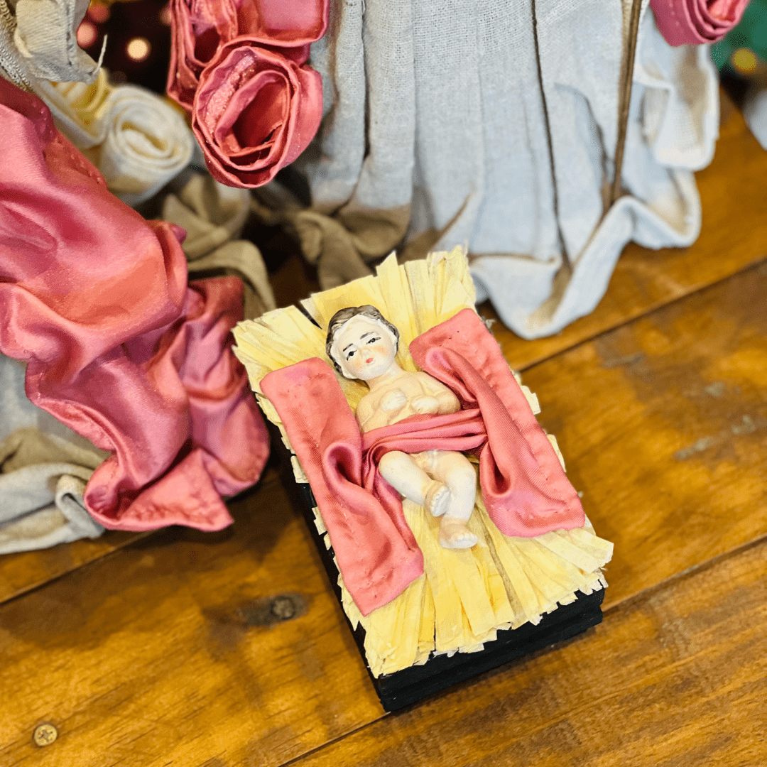 Sagrada Familia Rosa Plus de Resina e Linho 40cm 3pcs