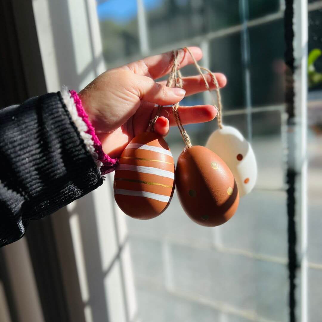 Mini Ovos Decorativos em Saquinho de Organza – 8cm – Jogo com 6 Unidades