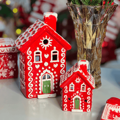 Casa Natalina Vermelho e Branco de Cerâmica 8x8x12cm