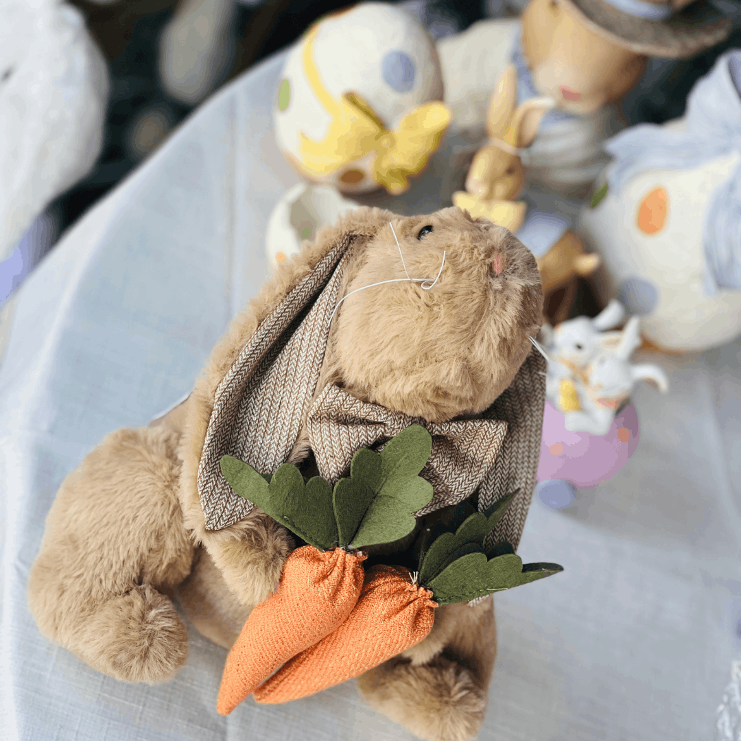 Coelho Crumble Com Cenouras Marrom de Pelúcia 27cm