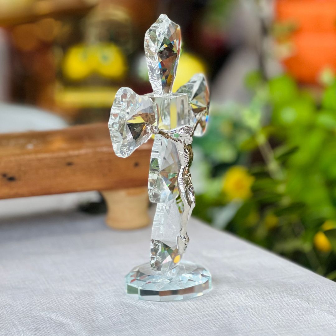 Crucifixo em Cristal Lapidado Ornamental com Base - 20cm