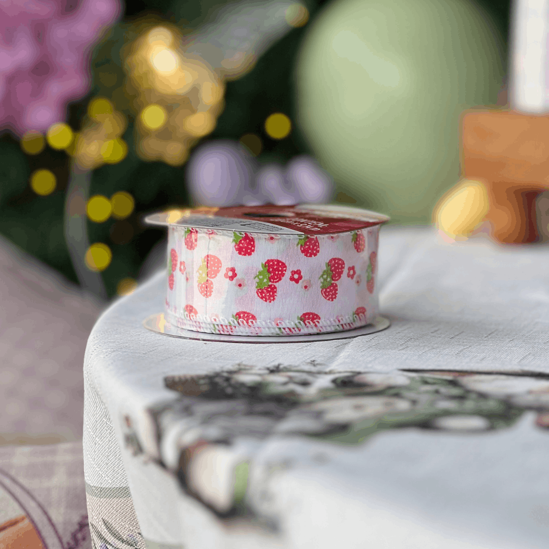 Fita Decorativa Aramada Morangos Branco e Vermelho 3,8cm x 9,14m