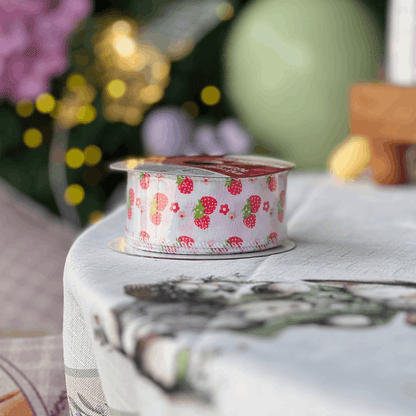 Fita Decorativa Aramada Morangos Branco e Vermelho 3,8cm x 9,14m