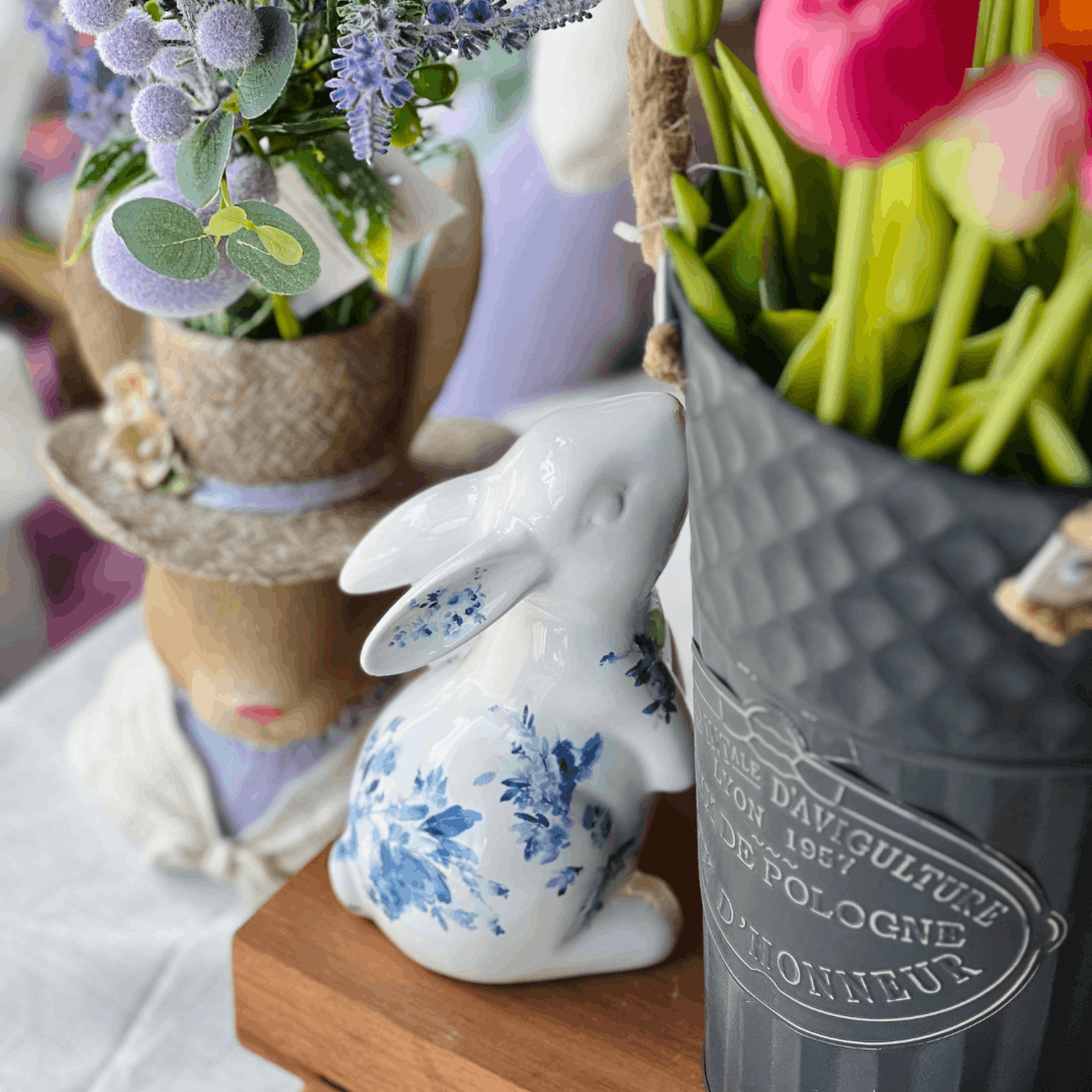 Coelho Florido Branco e Azul de Cerâmica 15cm