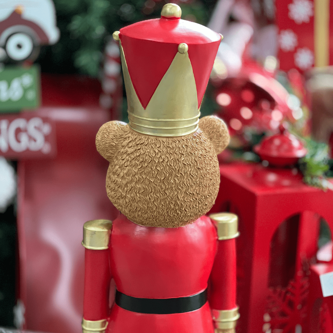Urso Natalino Quebra Nozes Vermelho de Resina 80,5x26,5cm
