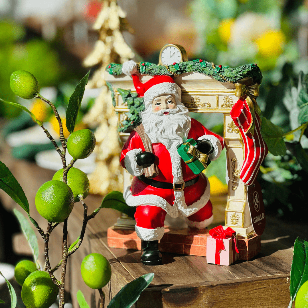 Papai Noel Saindo da Lareira de Resina 22cm