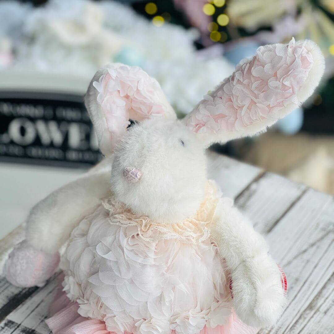 Coelha Pelúcia Roupa de Flores Rosa - 54cm