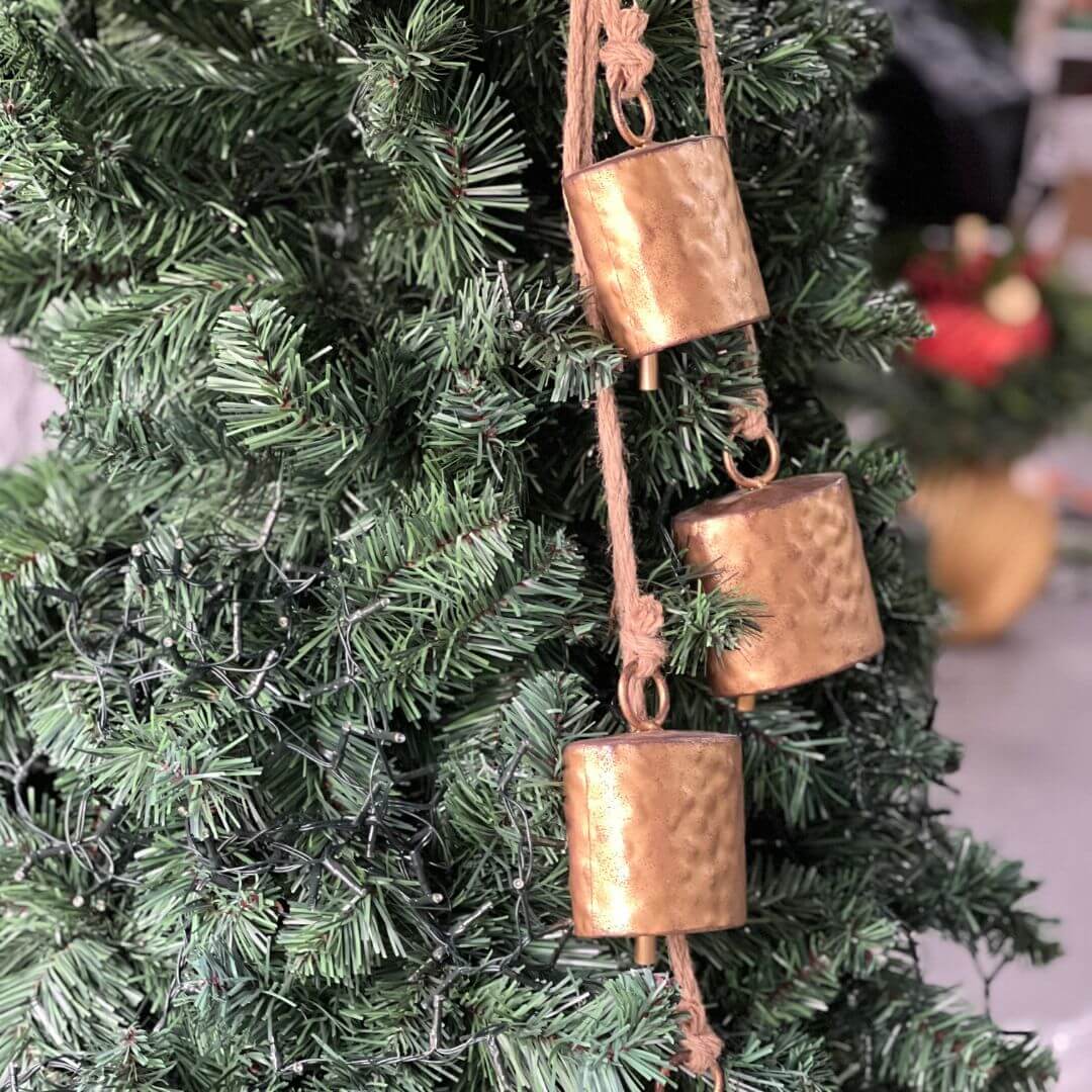Enfeite Pendente de Sinos Dourado – 76cm