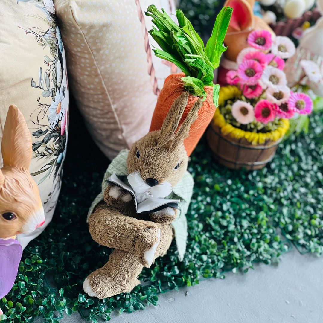 Coelho Sentado com Livro - 32cm