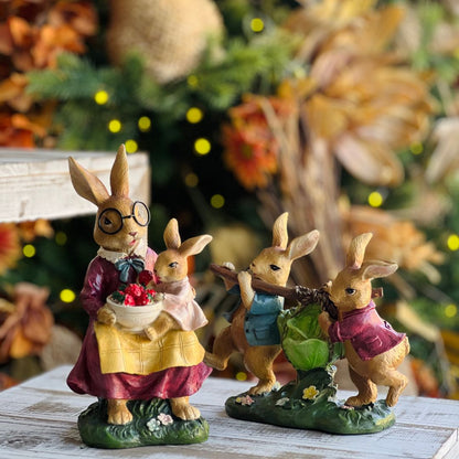 Mamãe Coelho e Filhote Com Morangos - 22cm