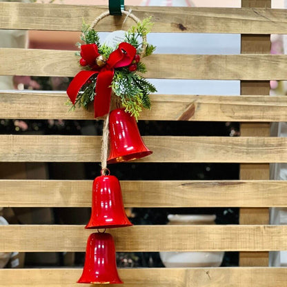 Enfeite Pendente de Sinos com Laço Vermelho – 45cm