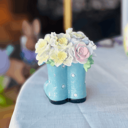 Bota Decorativa Com Flores Azul de Resina 12cm