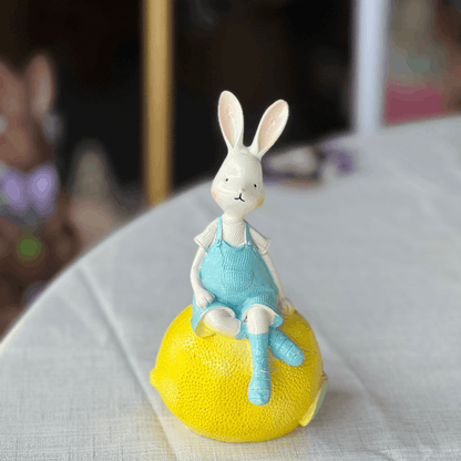 Conjunto Coelhos Sentados nas Frutinhas 18cm - 2 Unidades