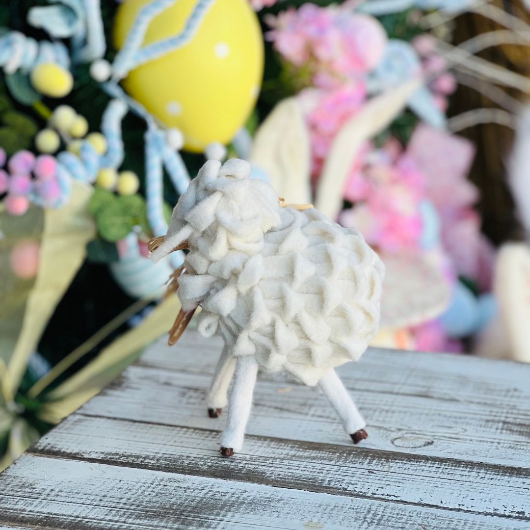 Ovelha Decorativa com Laço - 19cm